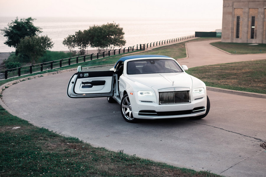 Elevate Your Dubai Experience with A Rolls Royce Rental